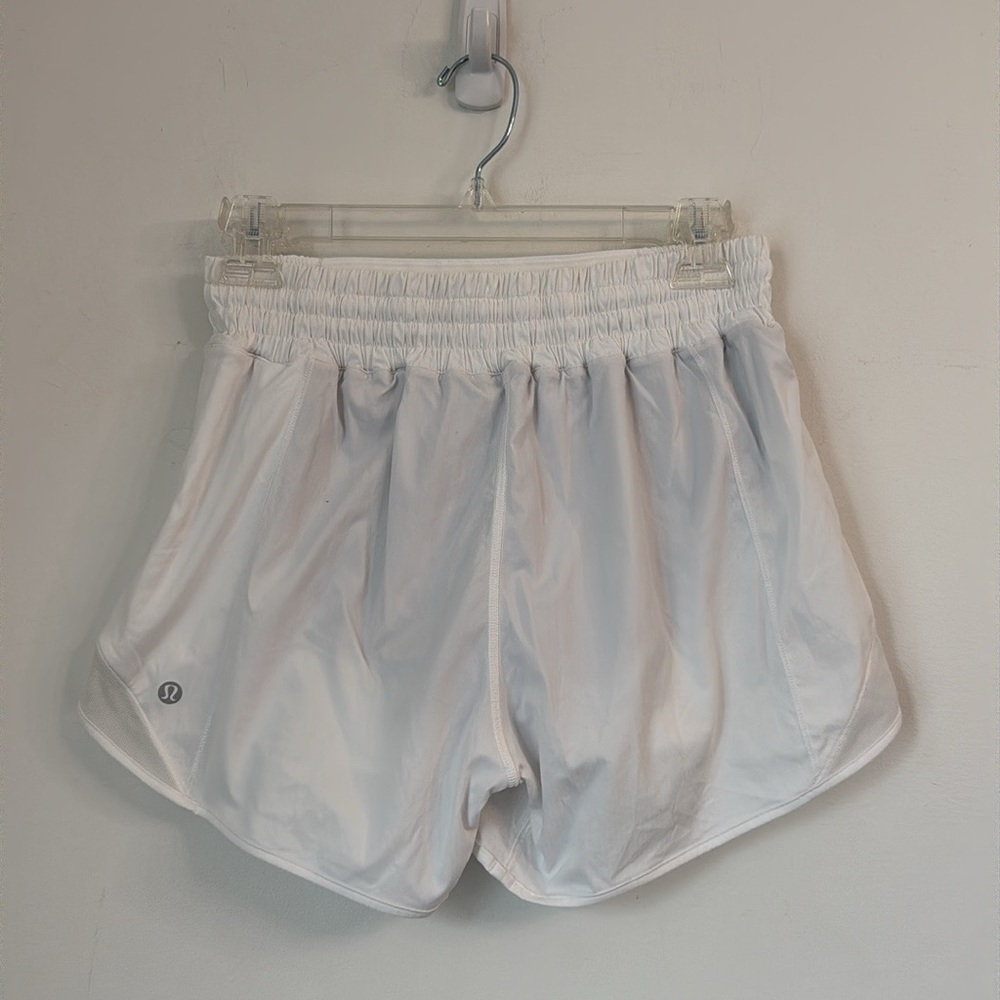 Lululemon Hotty Hot High-Rise Lined Short 2.5" - Picture 3 of 9